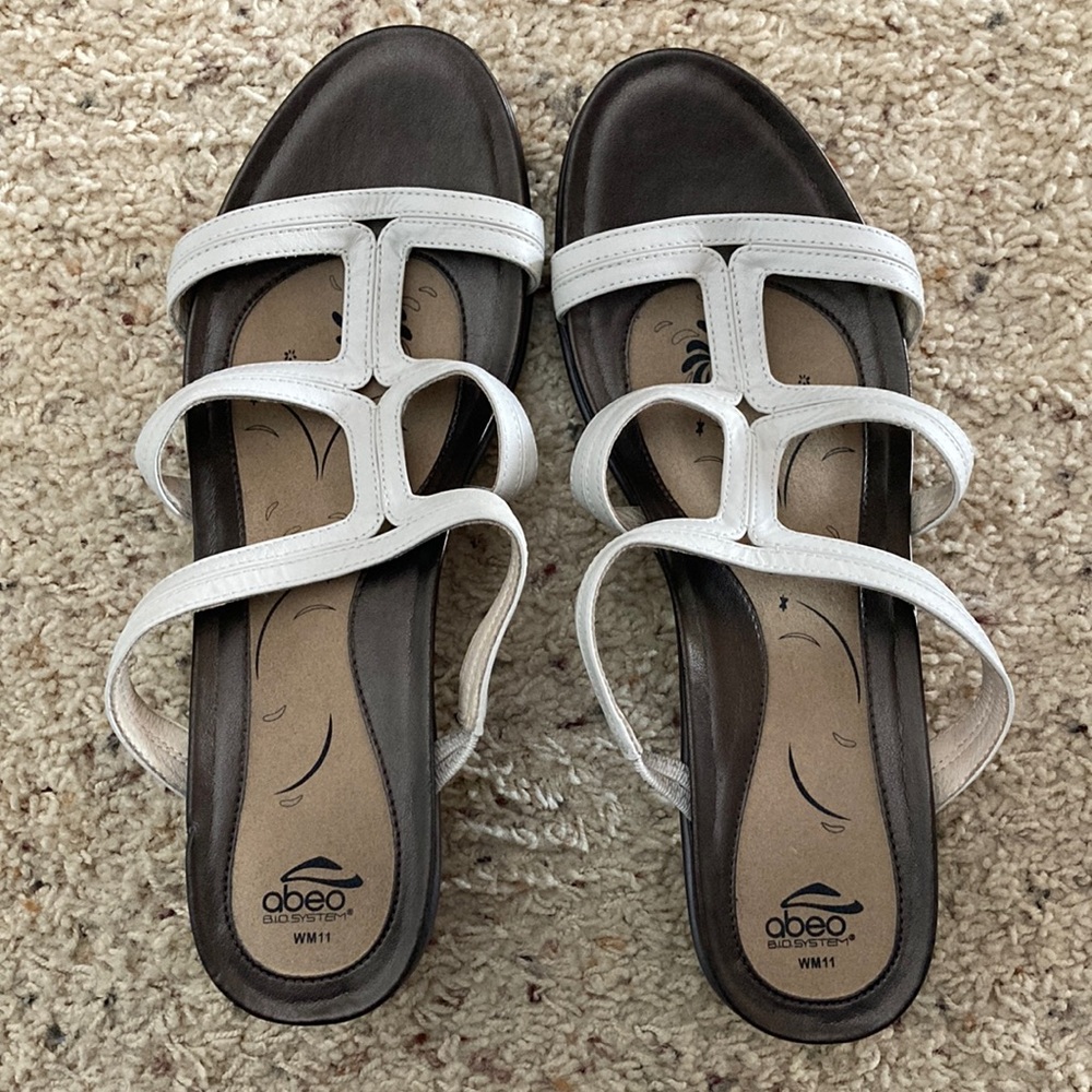 NWOT WHITE Abeo B.I.O. System White  Sandals